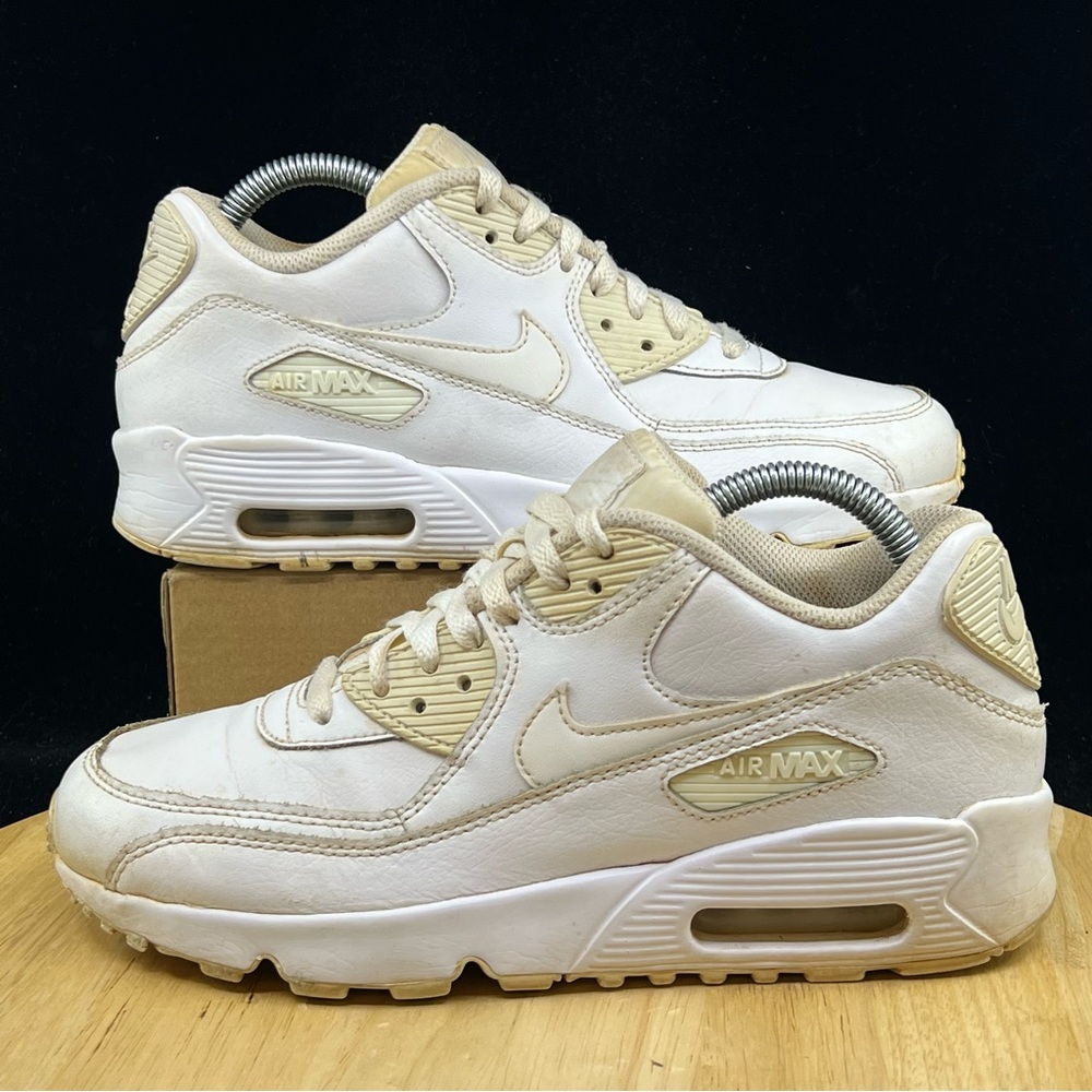 Nike Air Max 90 Size 6.5Y 833412-100 White Youth Nike Sneakers (Wmns size 8)